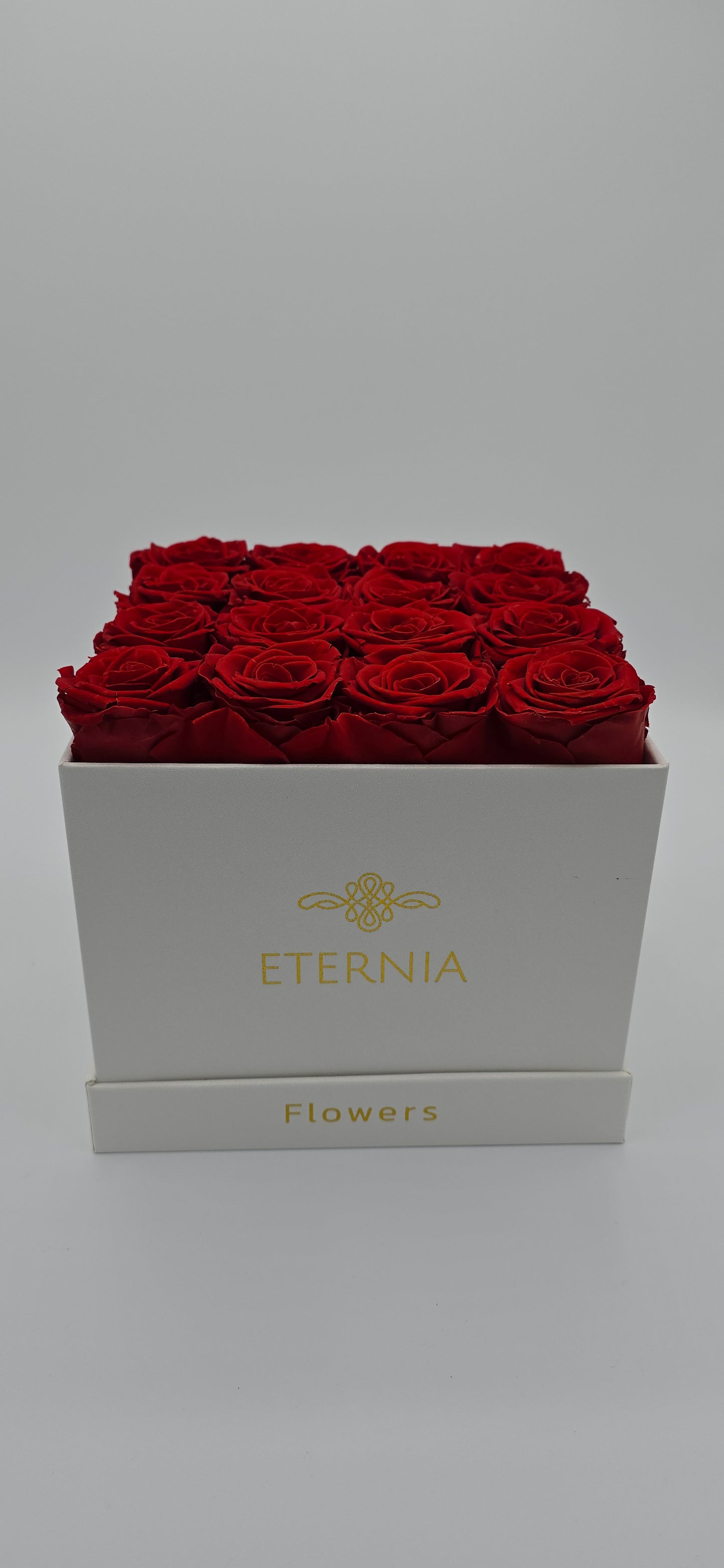 Boite carré classique | 16 roses éternelles rouges