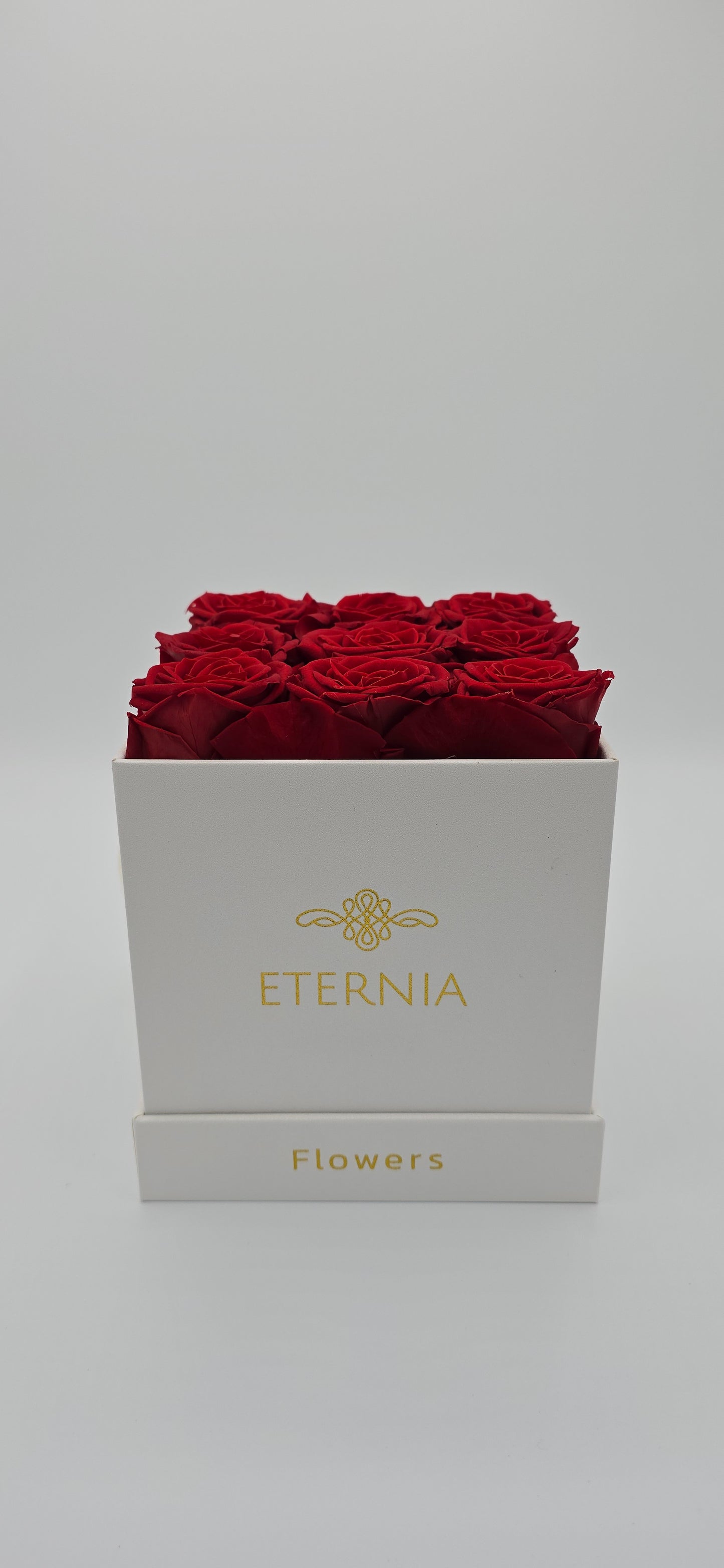 Boite carrée classique | 9 roses éternelles rouges