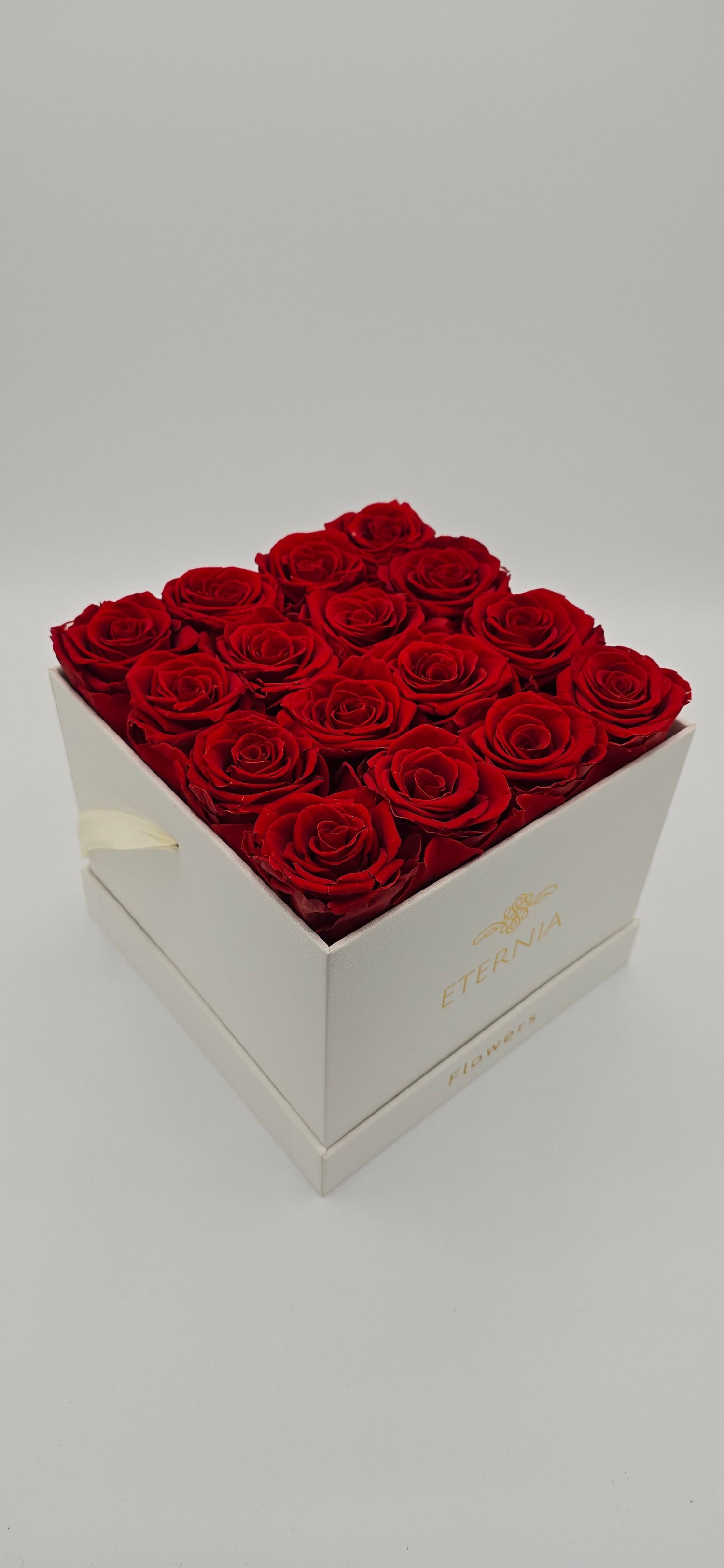 Boite carrée classique | 16 roses éternelles