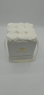 Boite carrée classique  |  9 roses éternelles blanches