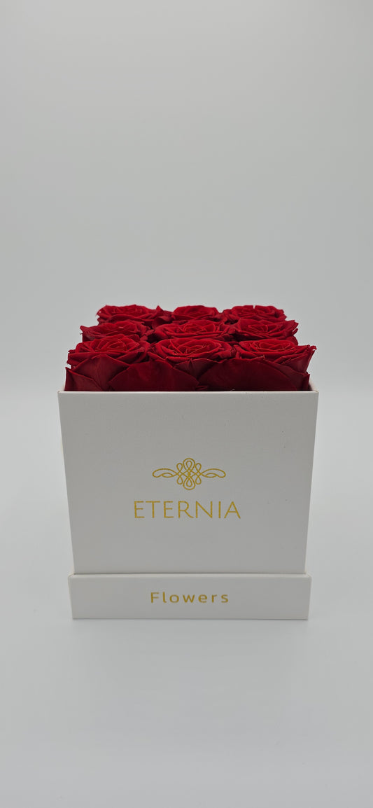 Boite carrée classique  |  9 roses éternelles rouges