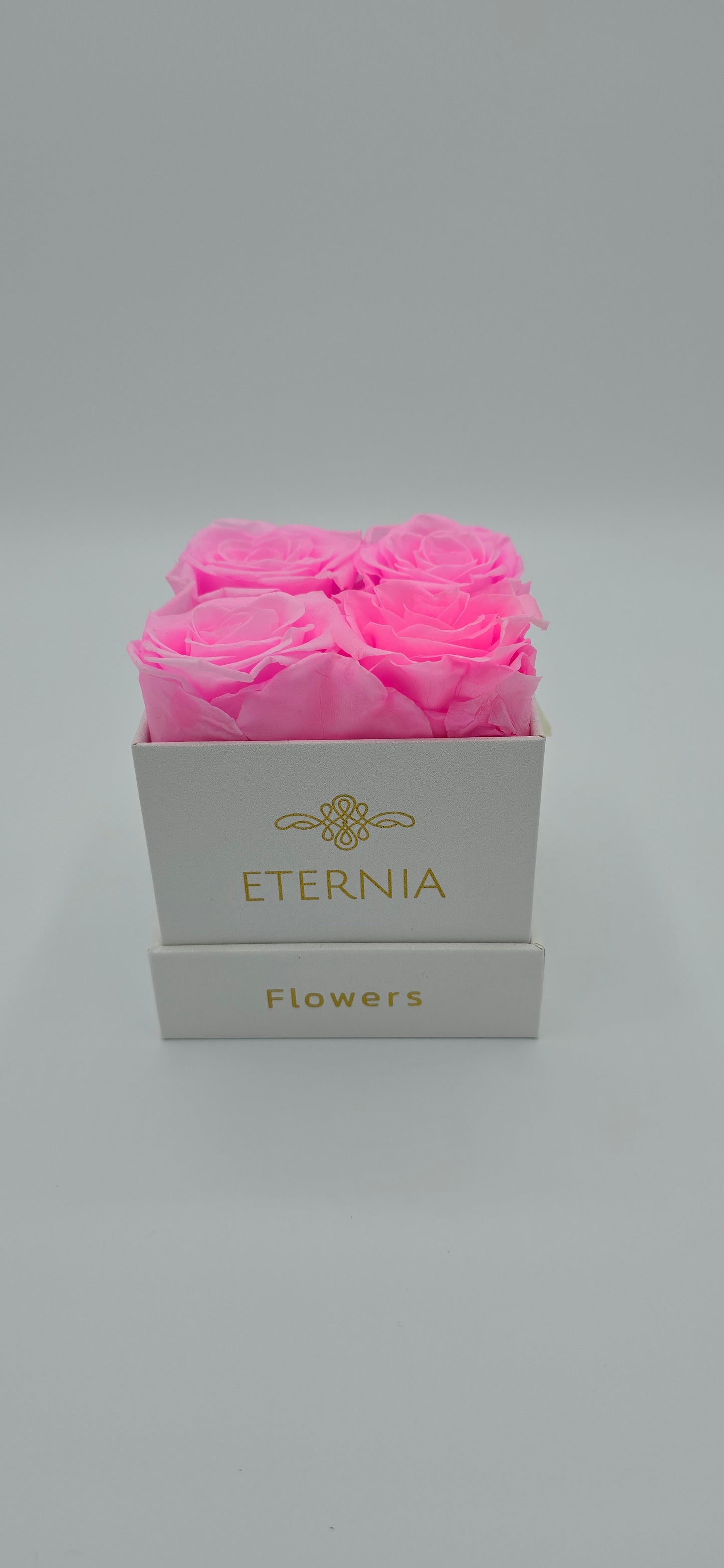 Boite carrée classique  |  4 roses éternelles roses