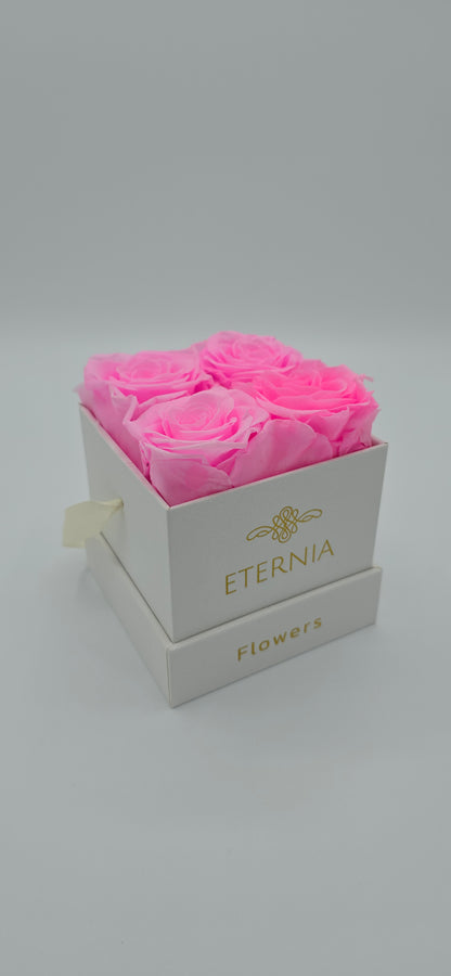 Boite carrée classique  |  4 roses éternelles roses