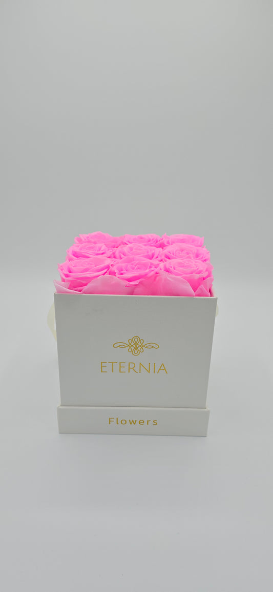 Boite carrée classique  |  9 roses éternelles roses