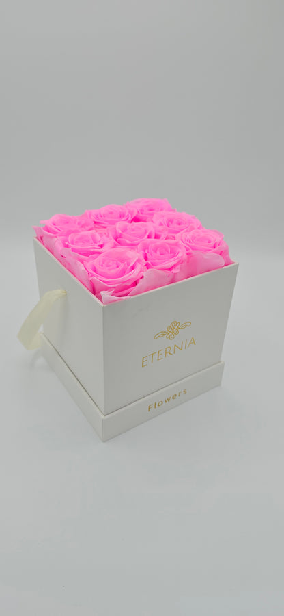 Boite carrée classique  |  9 roses éternelles roses