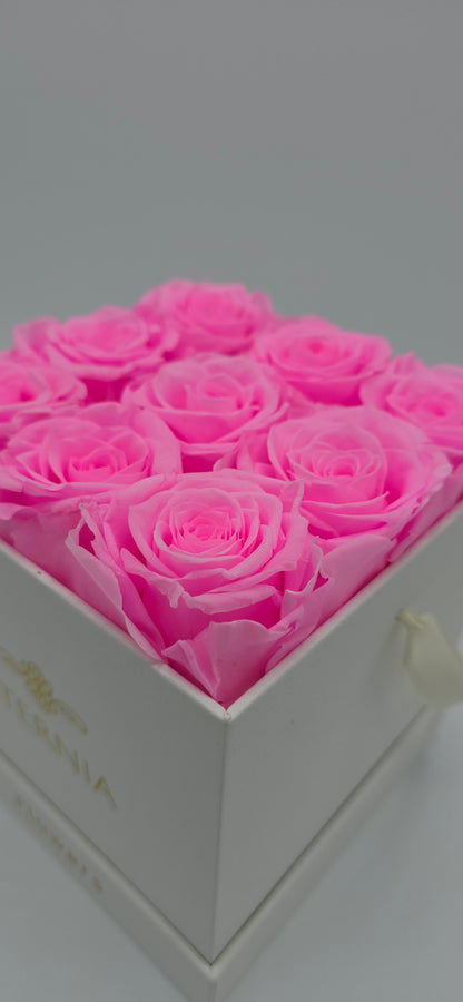 Boite carrée classique  |  9 roses éternelles roses