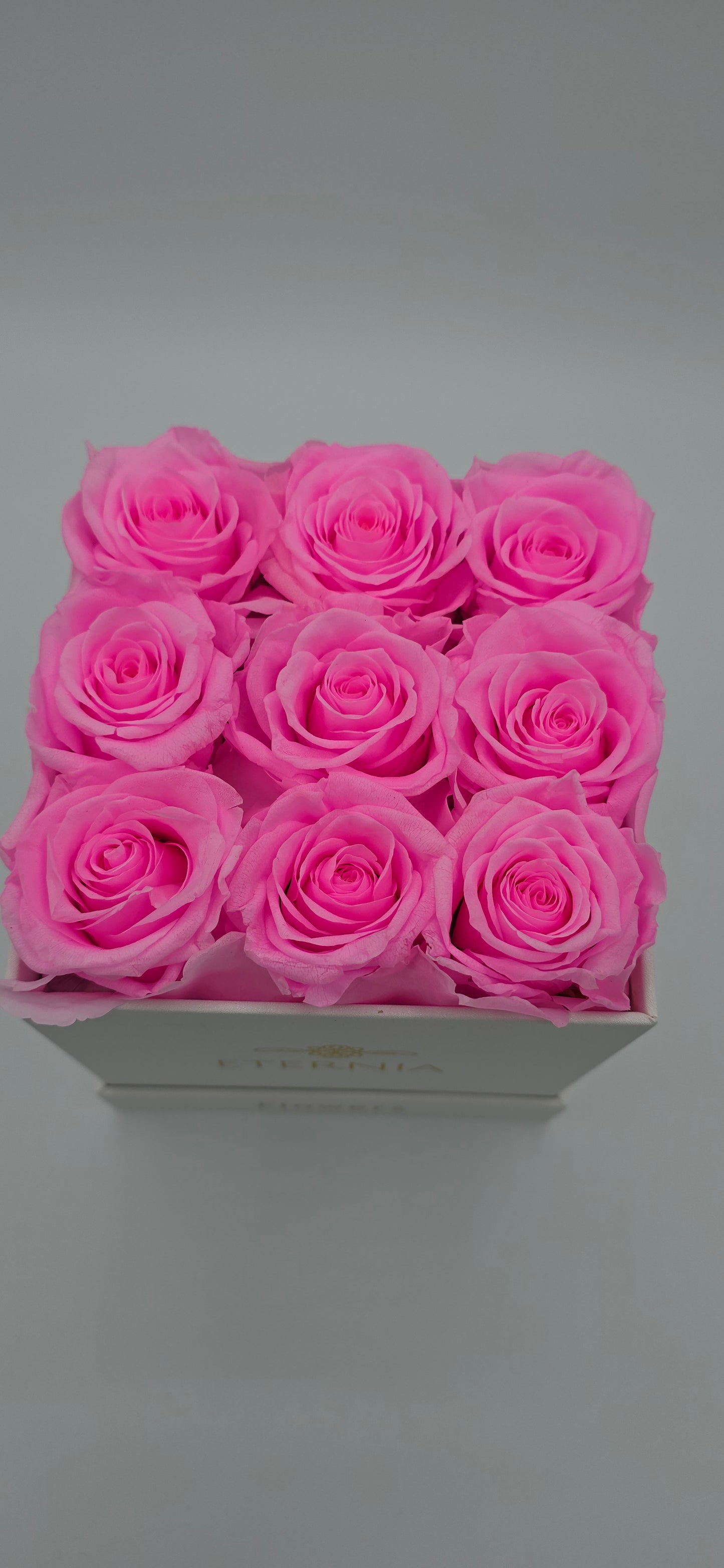 Boite carrée classique  |  9 roses éternelles roses
