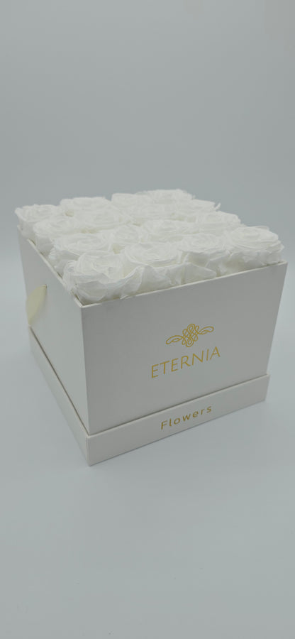 Boite carrée classique  |  16 roses éternelles blanches